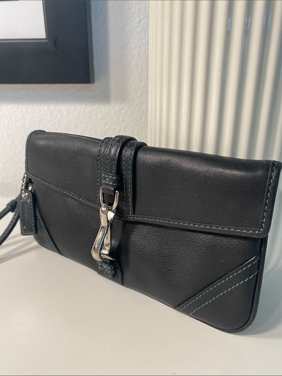 COACH Handbags - Vintage Coach Hamptons Wristlet Y2K